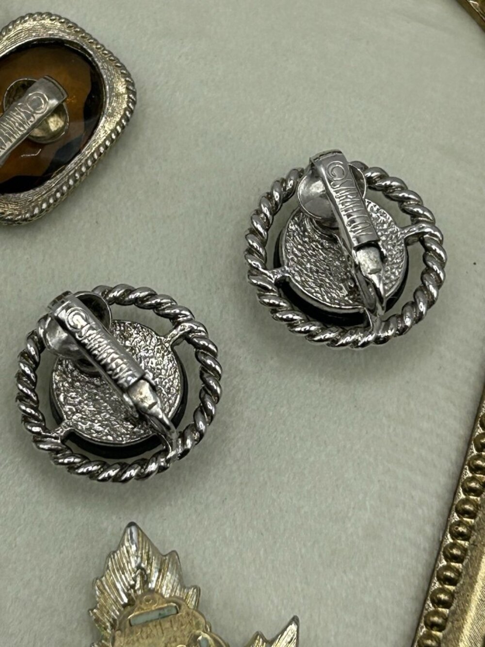 Vintage Sarah Coventry Clip On Earrings Set of 4 Mixed Designs Jewelry Leaves - Picture 9 of 12